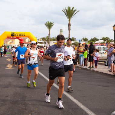 Corralejo - 30 Ekim: Koşucular başlangıç III olaraktan at yarışı