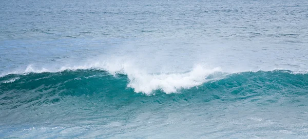 Quebrando onda fundo horizontal — Fotografia de Stock