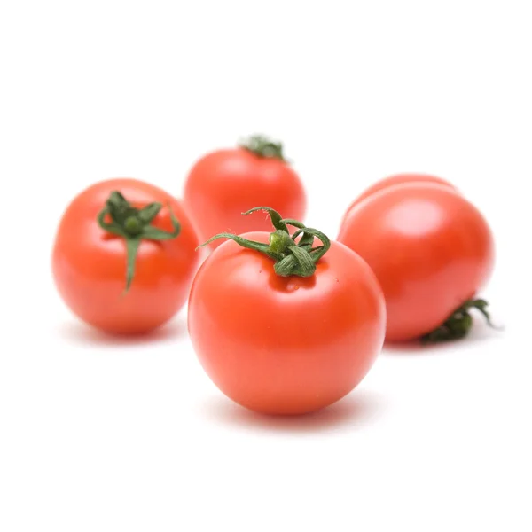 Cinco tomates vermelhos maduros; isolados sobre fundo branco; co quadrado — Fotografia de Stock