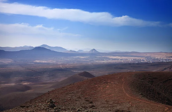 Fuerteventura do Norte, vista do vulcão Bayuyo em direcção a Lajare — Fotografia de Stock