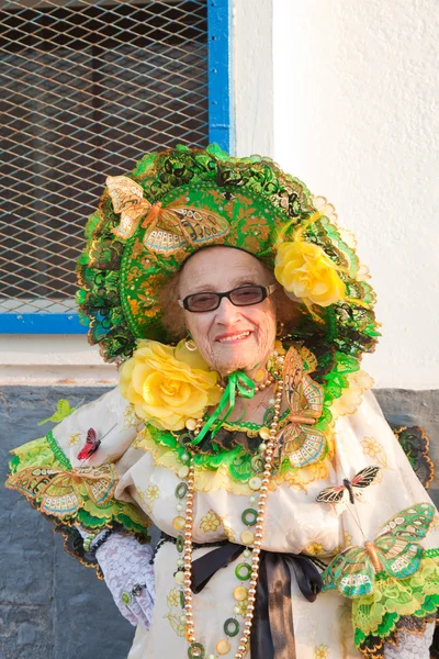 プエルト ・ デル ・ ロザリオ、スペイン - 2 月 25 日: butterlies の女性, — ストック写真