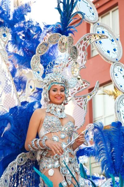 Puerto del Rosario, España - 25 DE FEBRERO: Mujer joven, "Carnaval — Foto de Stock