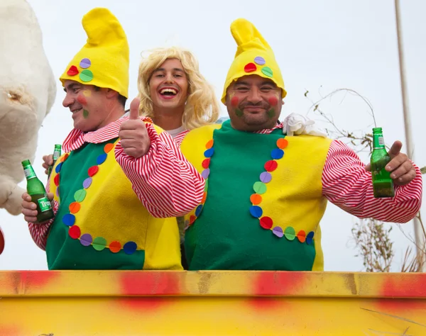 stock image CORRALEJO - MARCH 17: Dressed-up participants on a carnival Floa