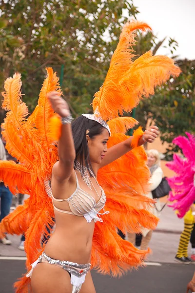 CORRALEJO - MARCH 17: Samba dancers taking part in Grand Carniva — Stock Photo, Image