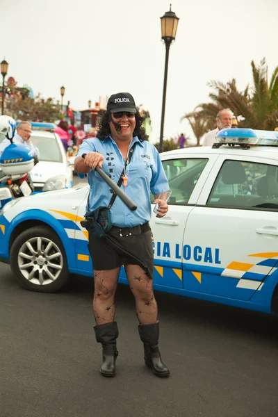 CORRALEJO - MARCH 17: Cross-dressed participant, "Polizia Loka" — Stock Photo, Image