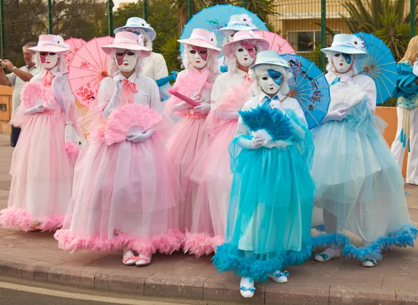 Corralejo - 17 maart: Deelnemers in Venetiaan-stijl kostuums op — Stockfoto