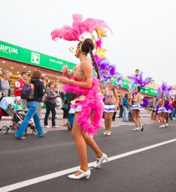 Corralejo - 17 Mart: Gr katılan okul çağındaki samba dansçılar