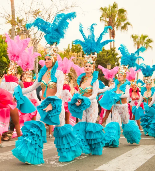 CORRALEJO - MARCH 17: Samba dancers taking part in Grand Carniva — Stock Photo, Image