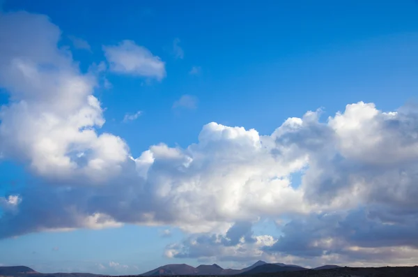 Fuertventura settentrionale, catena di vulcani estinti lungo il bordo inferiore — Foto Stock