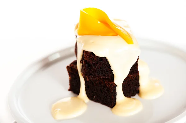 A plate with 2 pieces brownies white chocolate and mango on whit — Stock Photo, Image