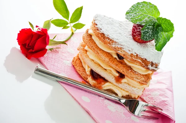 Beautiful decorated cake, heart with strawberry — Stock Photo, Image