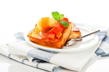 iki dilim tost ile papaya, vanilyalı dondurma, enesen