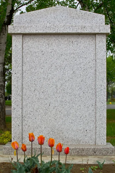 Blank gravestone, ready for an inscription — Stock Photo, Image