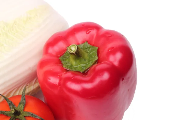 Красный перец над овощами — стоковое фото