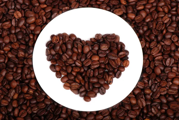 Kształt serce symbol z ziaren kawy — Zdjęcie stockowe