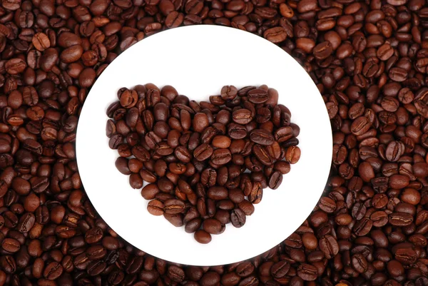 Kształt serce symbol z ziaren kawy — Zdjęcie stockowe