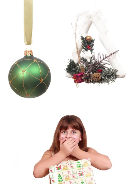 Set di oggetti natalizi e un bambino sorpreso — Foto Stock