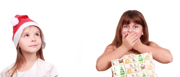 Zwei kleine Mädchen zur Weihnachtszeit — Stockfoto