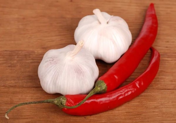 Stock image Two garlics and chilli peppers