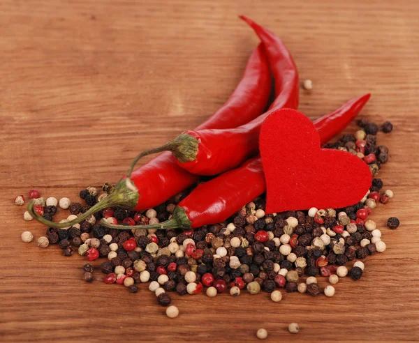 Peppers with heart symbol — Stock Photo, Image