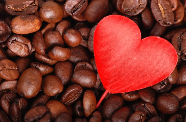 Serce symbol z ziaren kawy — Zdjęcie stockowe