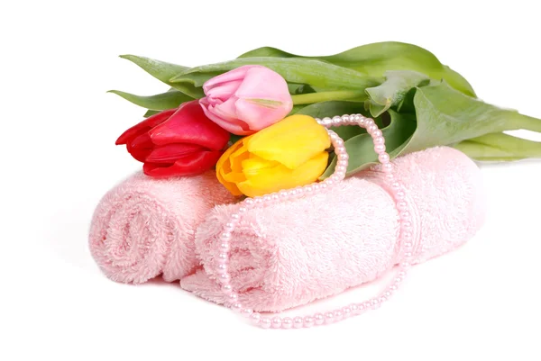Handdoeken en tulpen — Stockfoto