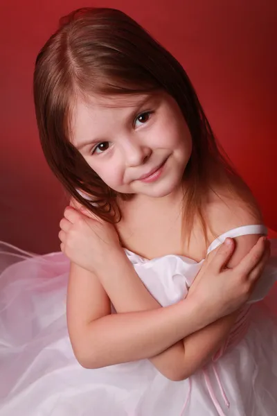 Küçük tatlı bir kızın portresi. — Stok fotoğraf