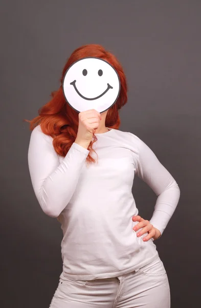 Czerwone włosy uśmiechnięte dziewczyny — Zdjęcie stockowe
