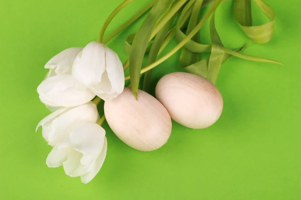 Tulips with wooden eggs — Stock Photo, Image