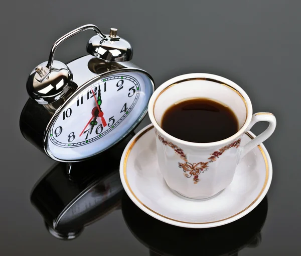 Cup of coffee and watch on the table — Stock Photo, Image