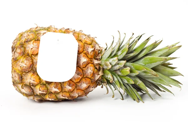 Reife Ananas mit Preisschild — Stockfoto