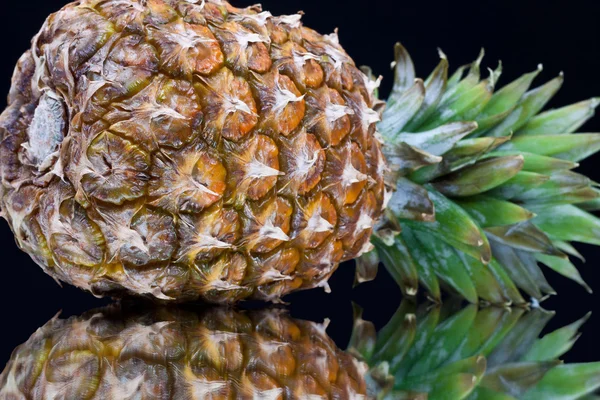 Ripe pineapple with reflection — Stock Photo, Image