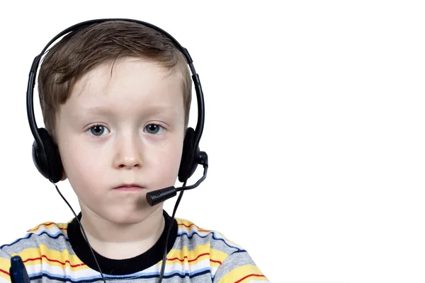 Um menino pensa que os fones de ouvido com microfone — Fotografia de Stock