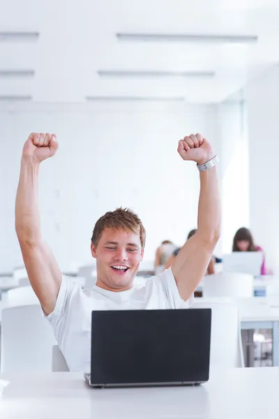 Porträt einer sehr glücklichen jungen männlichen College-Studentin — Stockfoto