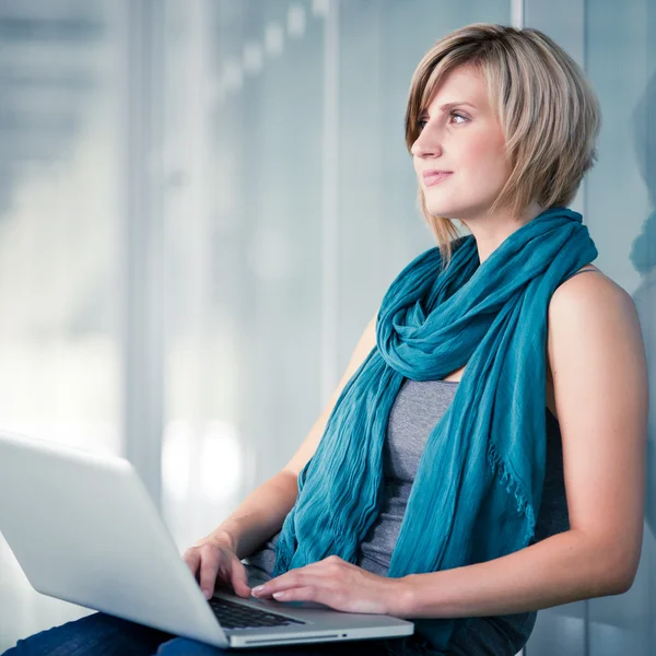 Pretty young female student with a laptop computer — Stock Photo, Image