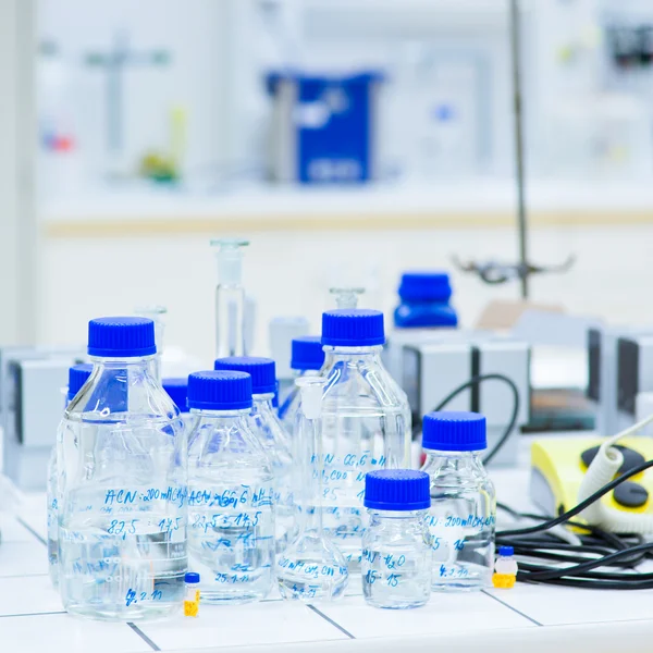 In a chemistry laboratory — Stock Photo, Image