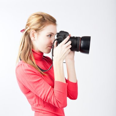güzel, kadın fotoğrafçı ile dijital kamera