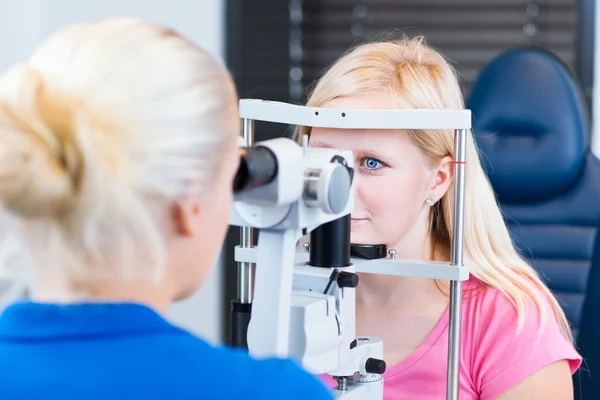 Pretty, young female patient having her eyes examined Royalty Free Stock Images