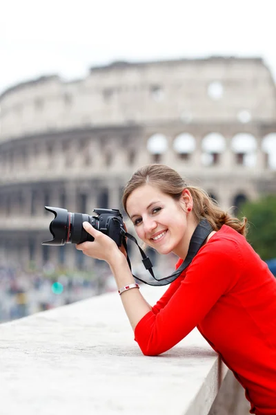 Portrait of a pretty young tourist taking photographs — Stock Photo, Image