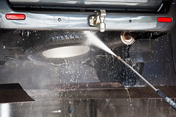 Samochody w myjni samochodowej — Zdjęcie stockowe