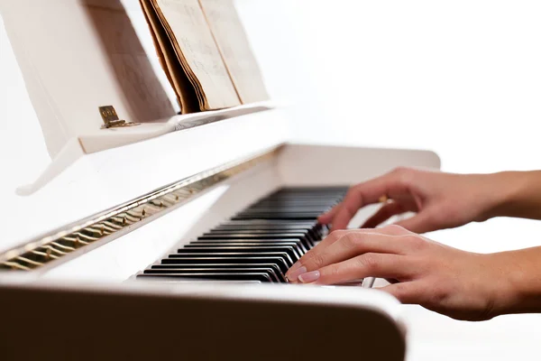 Spela Piano (grunt Dof, tonas färgbild) — Stockfoto