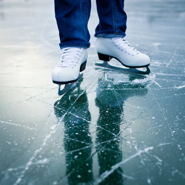 Young woman ice skating outdoors on a pond — Stock Photo, Image