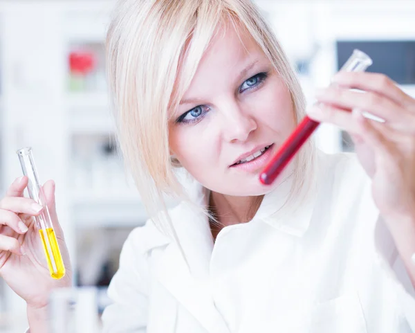 Portret student kobieta naukowiec/chemia — Zdjęcie stockowe