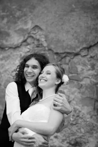 Black and white portrait of a young wedding couple — Stock Photo, Image