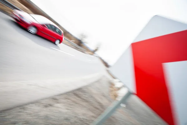 Rating kavramı: keskin ile hızlı bir araba araba açmak — Stok fotoğraf