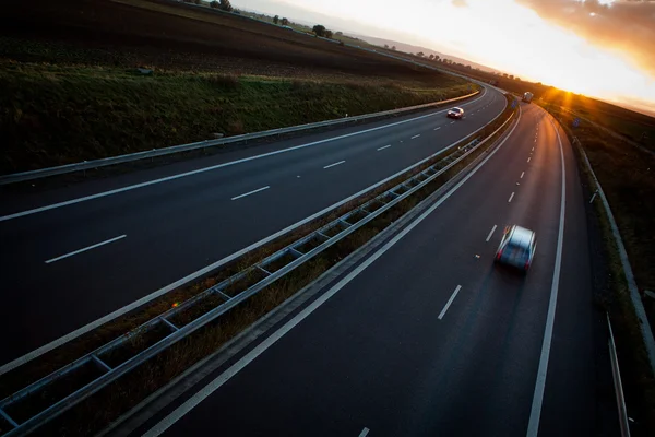 Straßenverkehr - Bewegung verschwommen LKW auf der Autobahn / Autobahn — Stockfoto