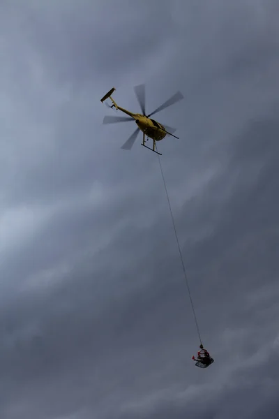 Kurtarma helikopteri — Stok fotoğraf