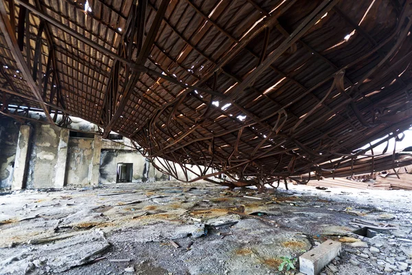 Uma casa danificada ruína — Fotografia de Stock