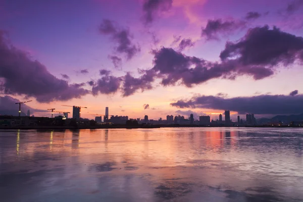 Západ slunce v centru města hong kong — Stock fotografie