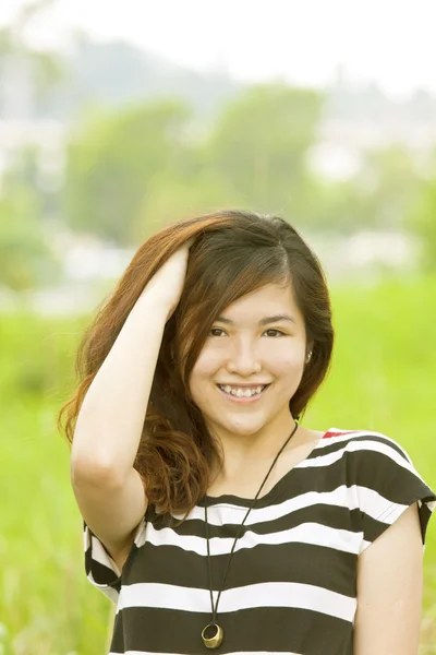 Glad asiatisk kvinna — Stockfoto
